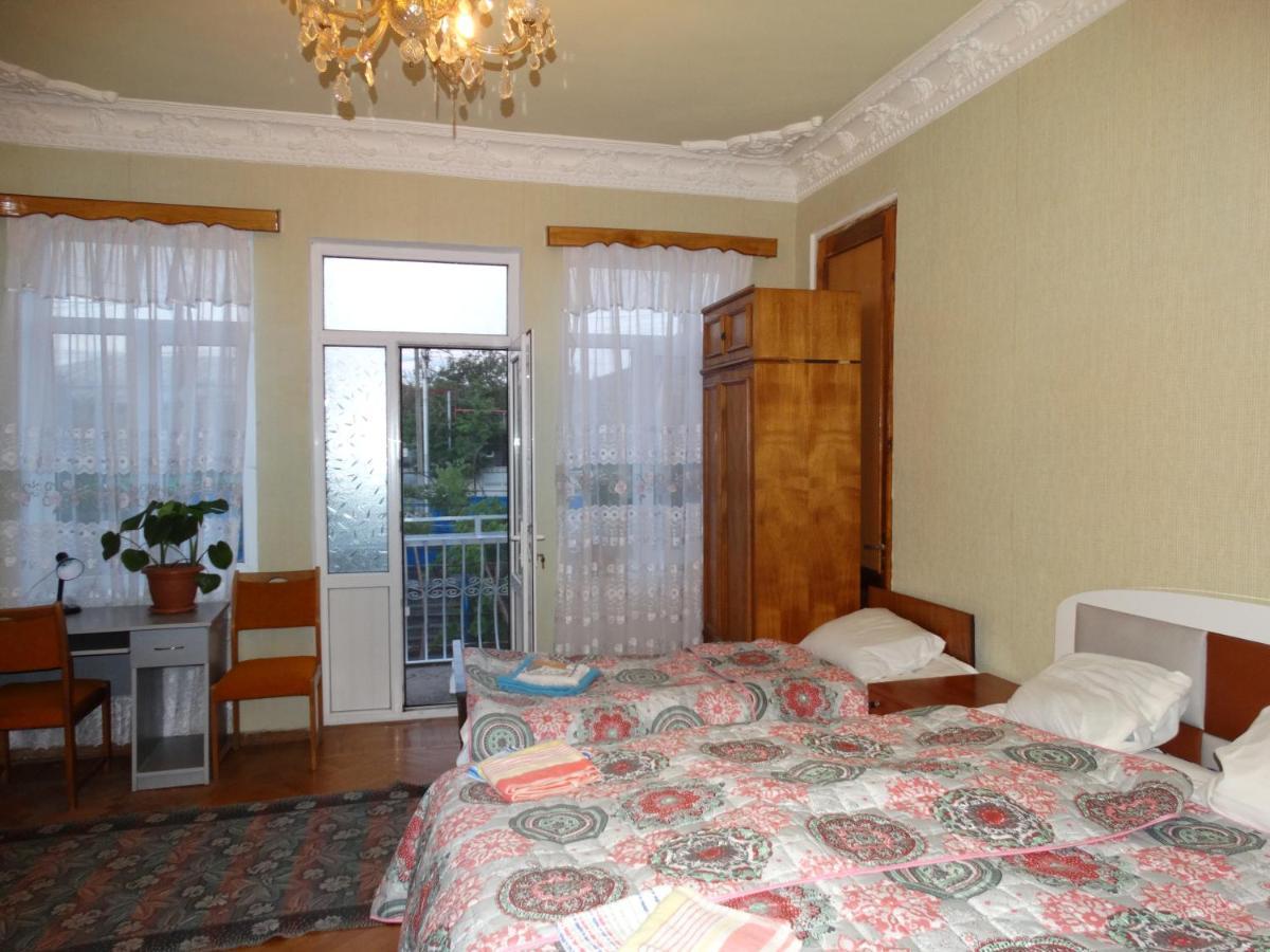 Отель Friends House Кутаиси Экстерьер фото