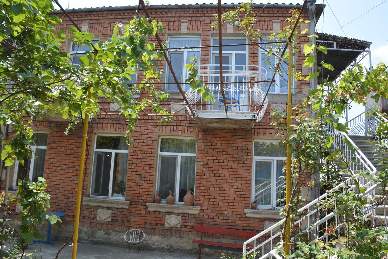 Отель Friends House Кутаиси Экстерьер фото