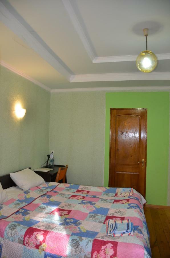 Отель Friends House Кутаиси Экстерьер фото