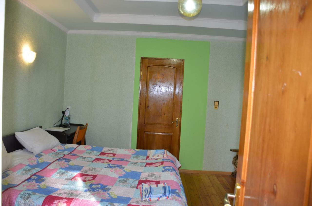 Отель Friends House Кутаиси Экстерьер фото