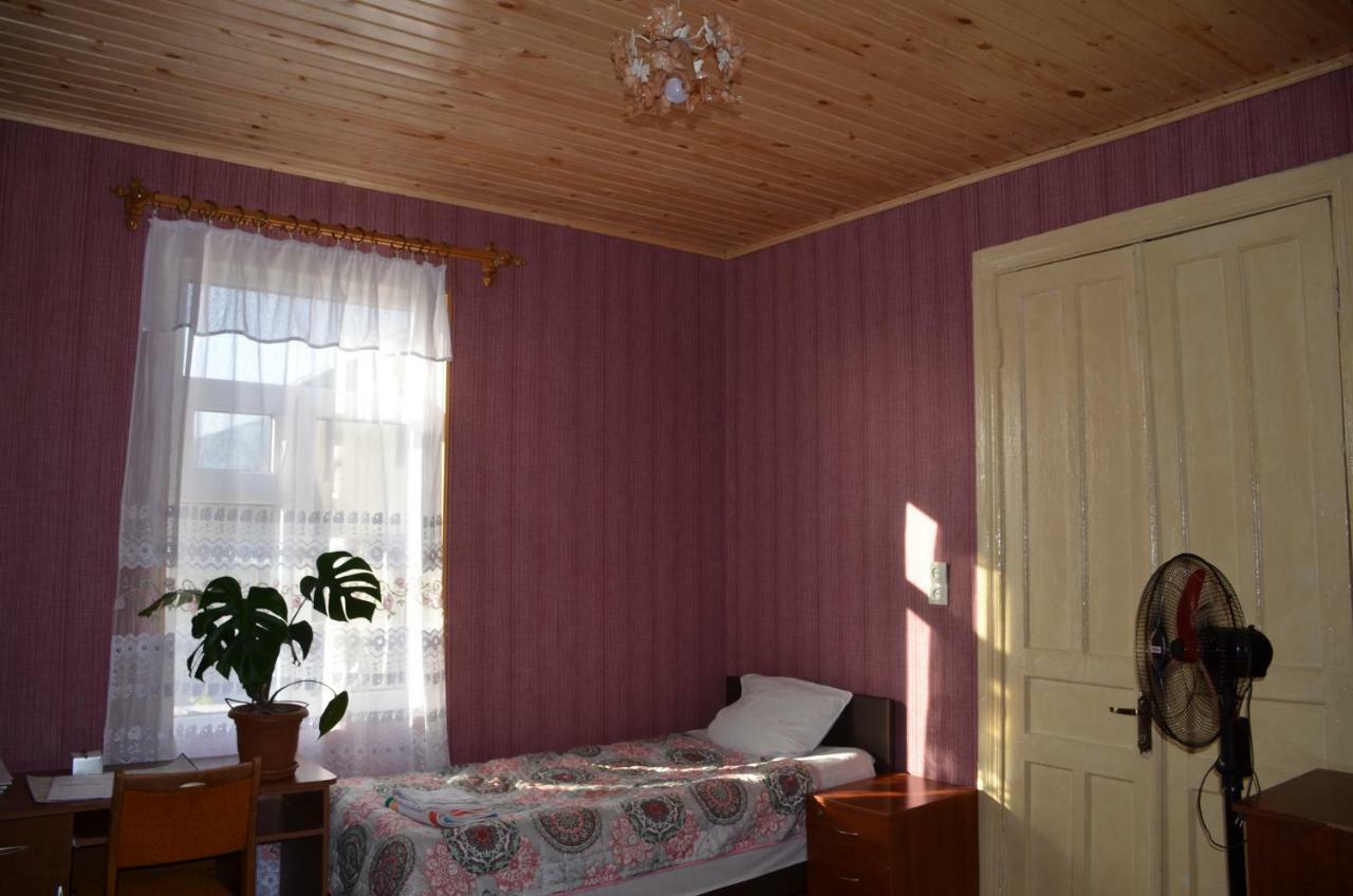 Отель Friends House Кутаиси Экстерьер фото